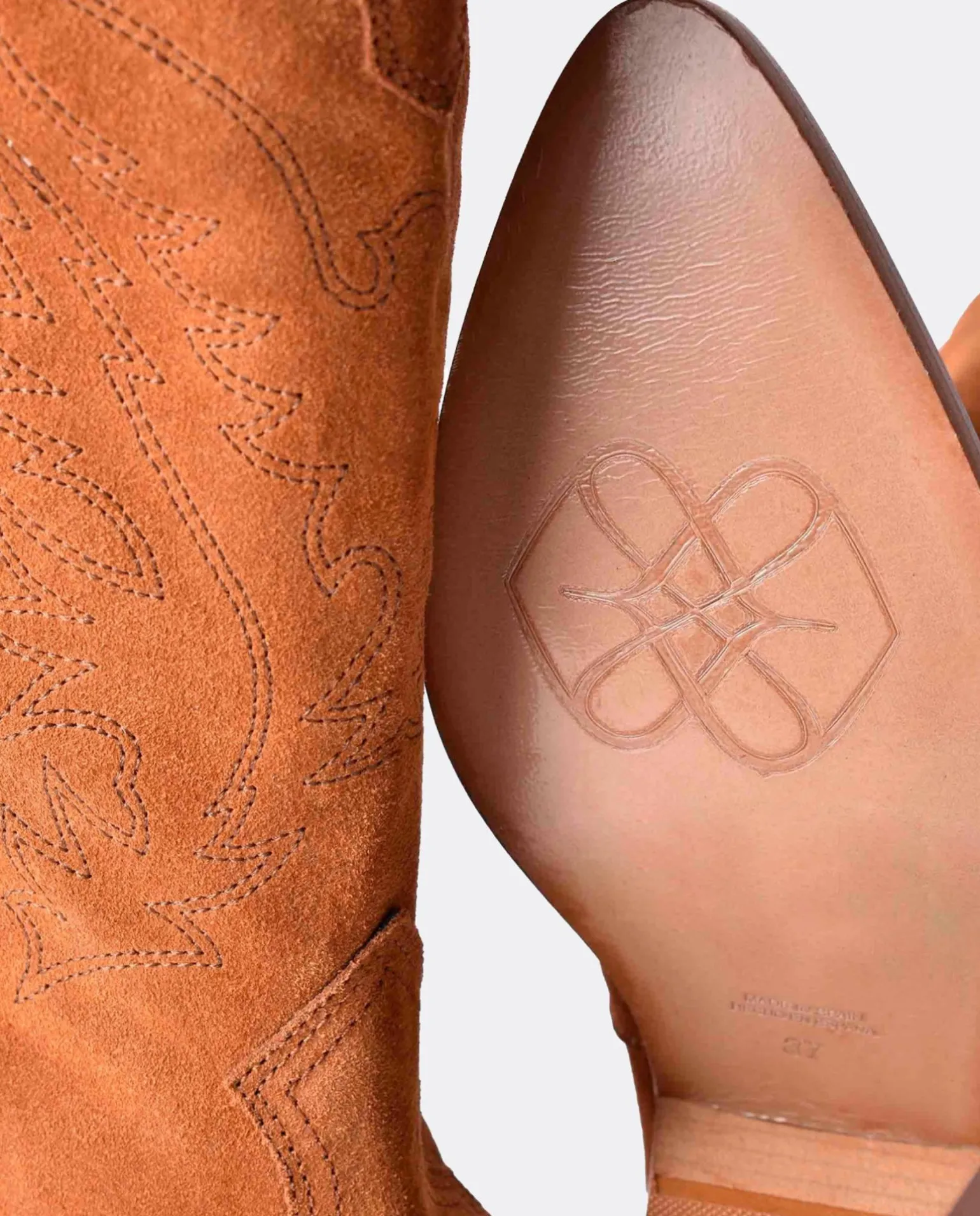 Bota Cowboy Tacón Bajo Serraje Cuero