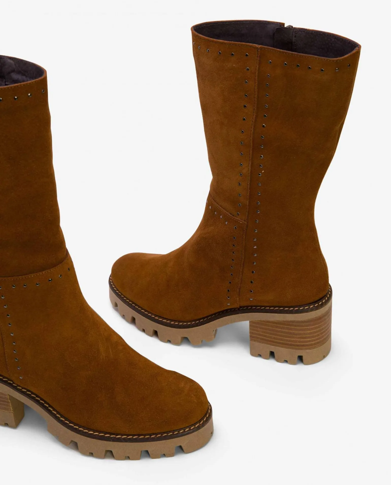 Bota Microtachas Serraje Cuero