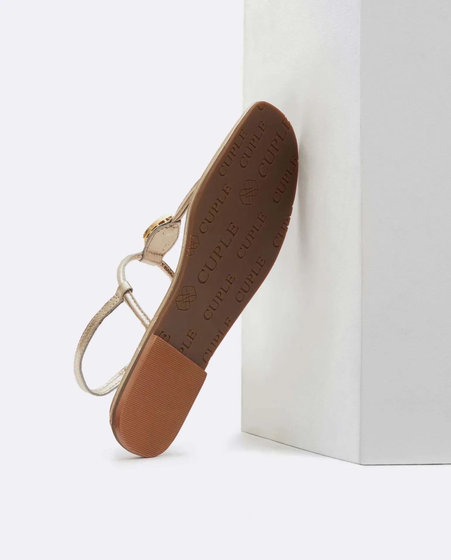 Sandalia Punta Cuadrada Napa Oro