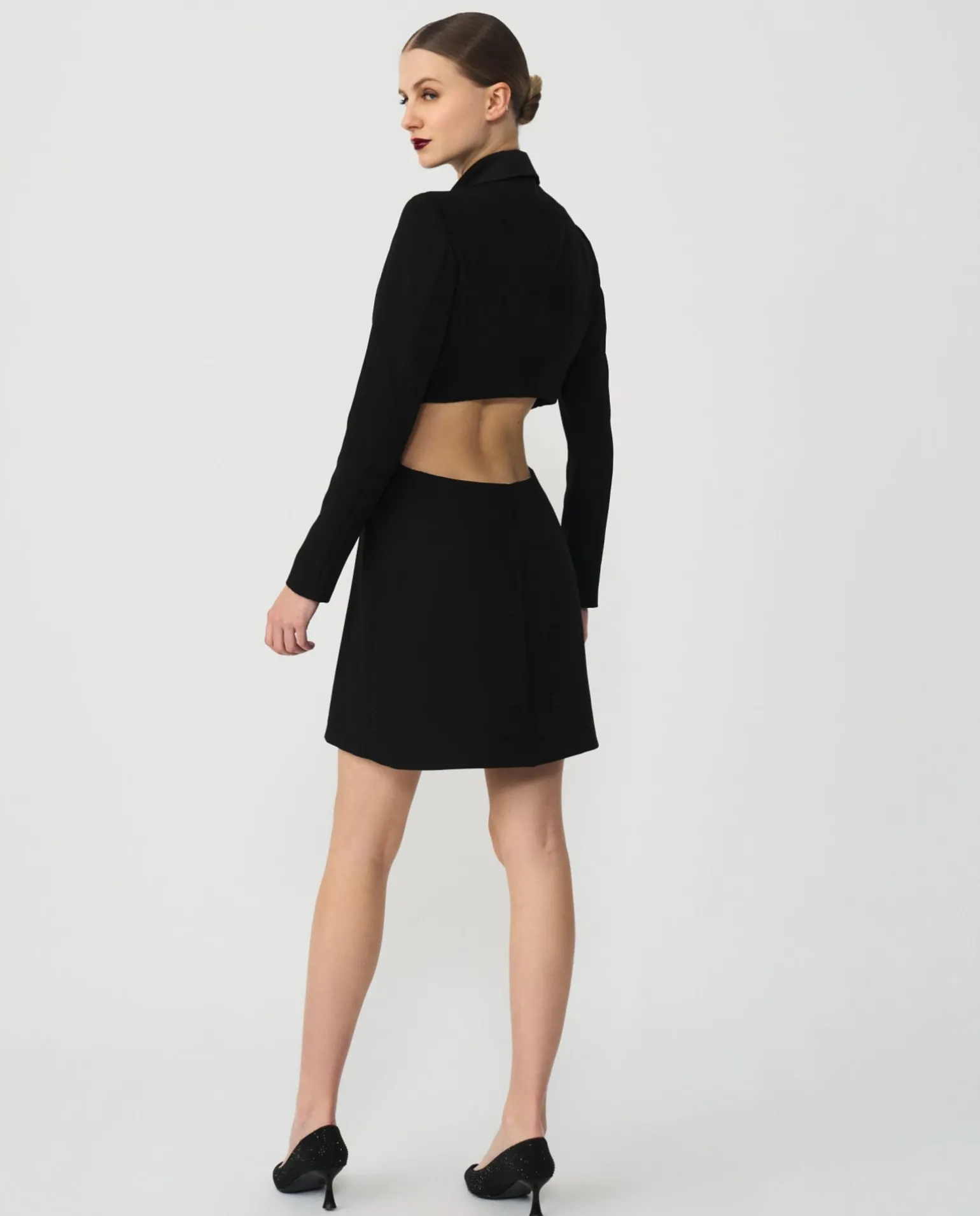 Vestido Corto Cut Out Crep Negro