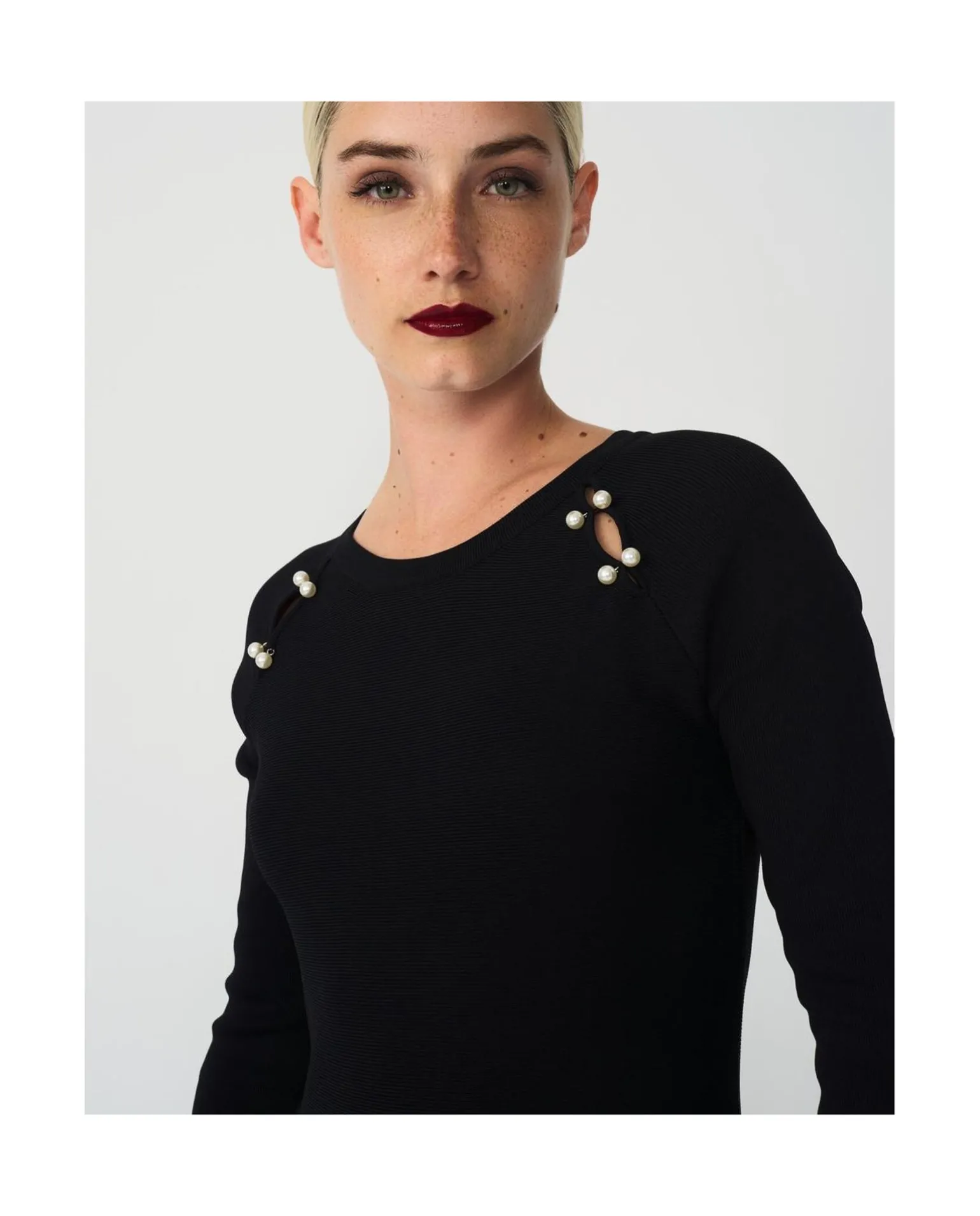 Vestido Corto Perlas Punto Negro