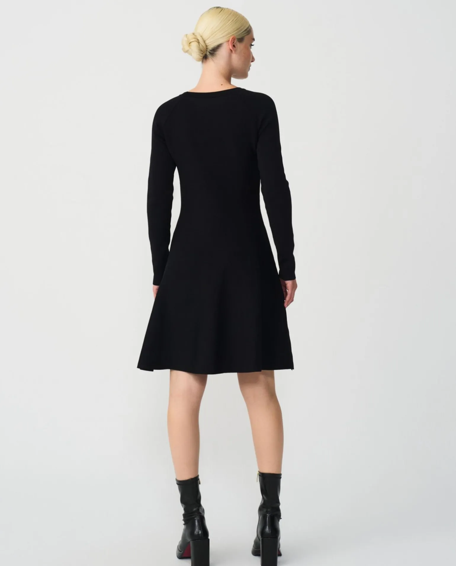 Vestido Corto Perlas Punto Negro